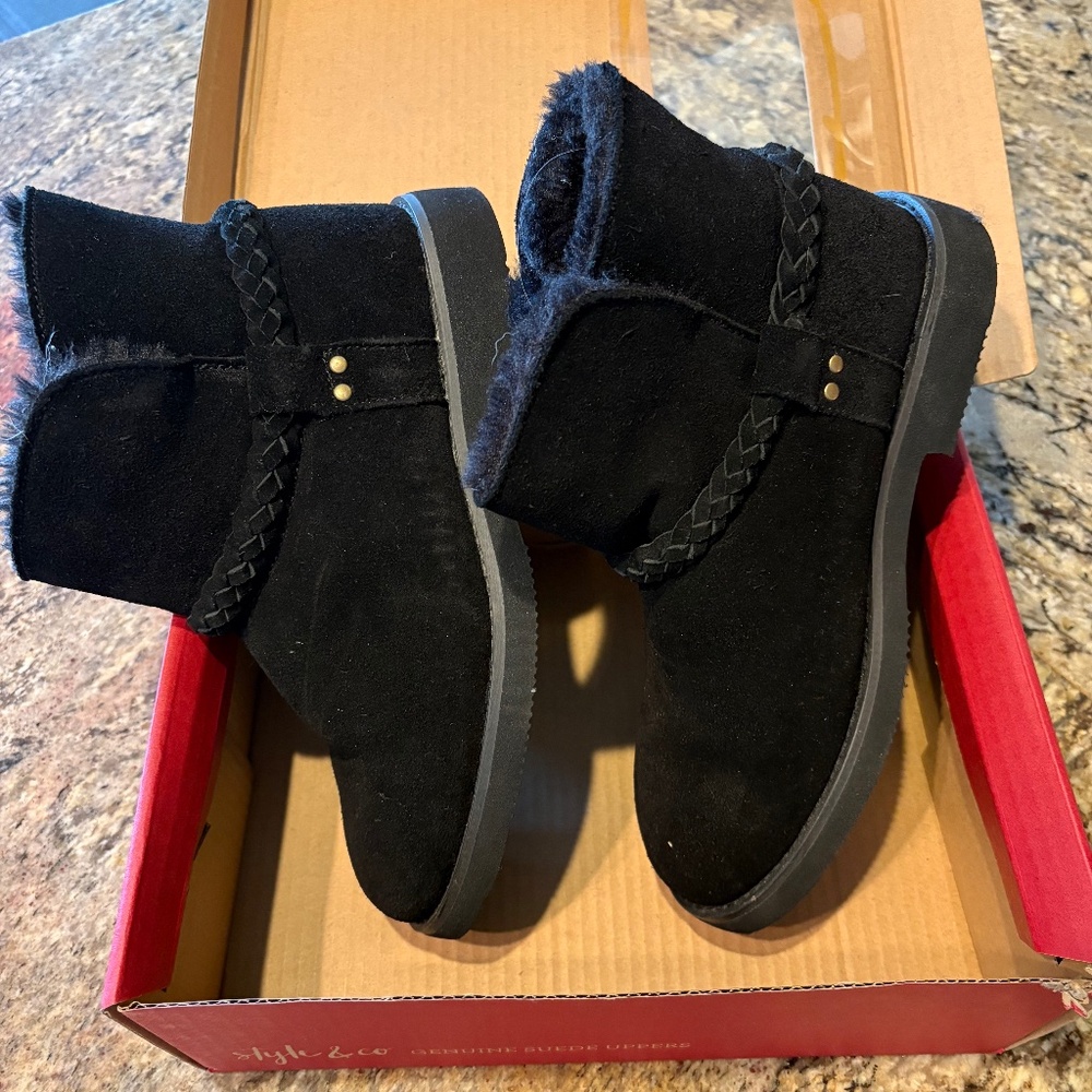 Style & Co Black Fur-lined Genuine Suede Ankle Boot - Picture 1 of 6